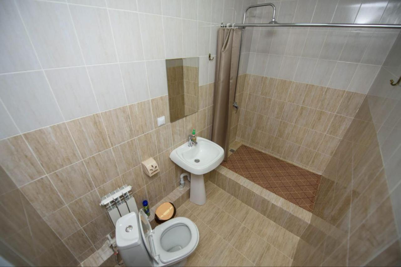 Silk Way Hotel Atiraw Buitenkant foto
