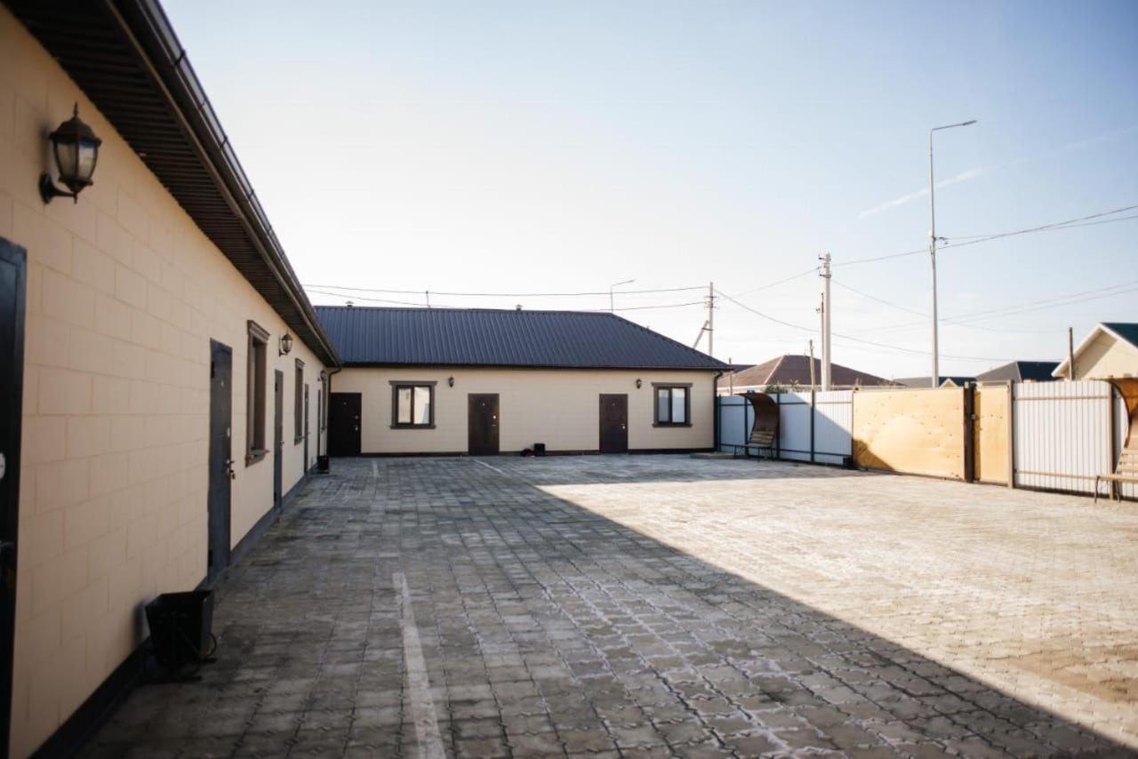 Silk Way Hotel Atiraw Buitenkant foto