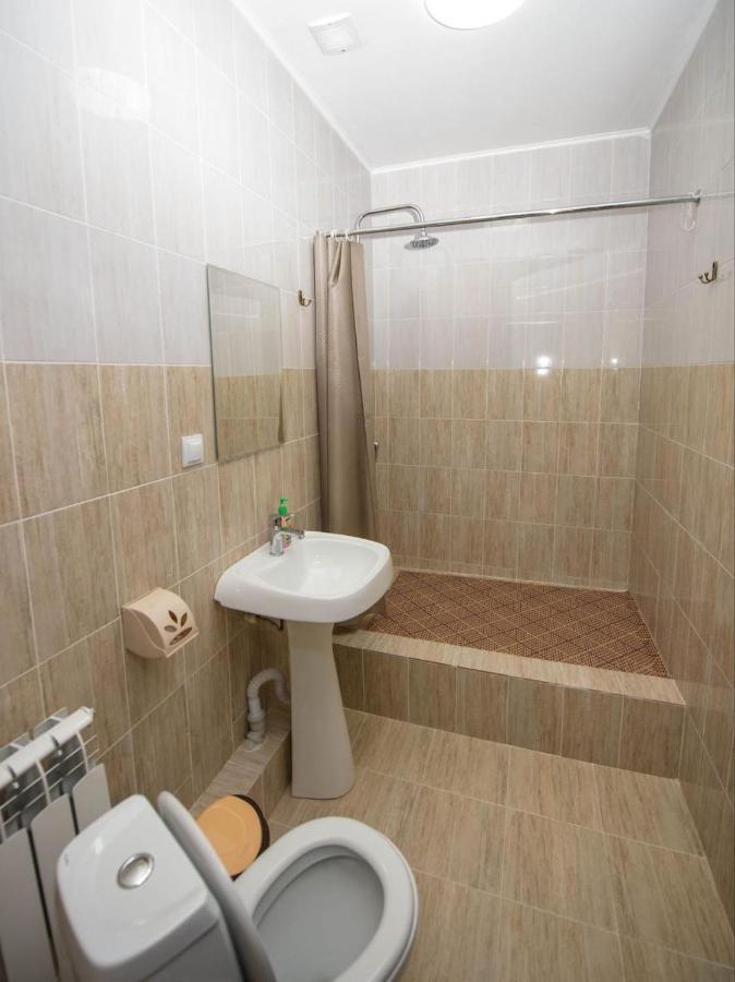 Silk Way Hotel Atiraw Buitenkant foto